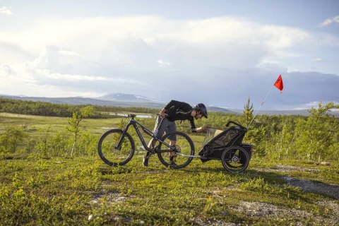 Przyczepka rowerowa dla dziecka - THULE Chariot Sport 2 - Midnight Black Przyczepka rowerowa dla dziecka - THULE Chariot Sport 2 - Midnight Black