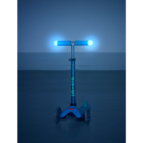 Hulajnoga dziecięca Mini MICRO Deluxe Magic świecące koła LED fioletowa Hulajnoga dziecięca Mini MICRO Deluxe Magic świecące koła LED fioletowa