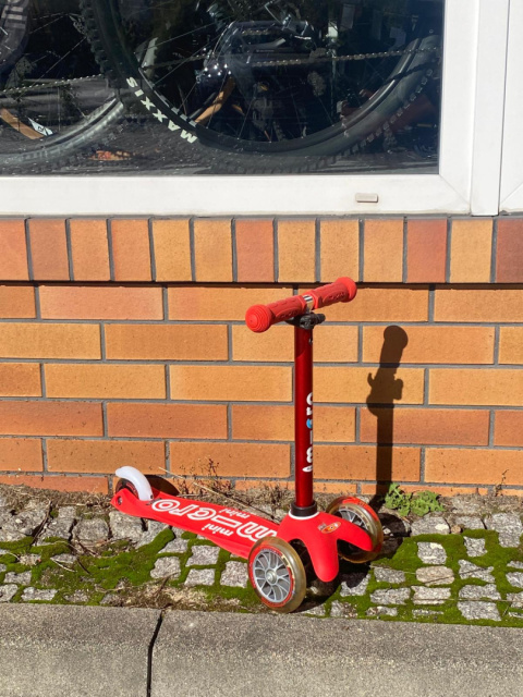 Hulajnoga dziecięca MINI Micro Deluxe czerwona, MODEL WYSTAWOWY Hulajnoga dziecięca MINI Micro Deluxe czerwona, MODEL WYSTAWOWY