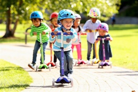 Hulajnoga trójkołowa i jeździk w jednym MINI Micro 3w1 Deluxe ciemnoniebieska Hulajnoga trójkołowa i jeździk w jednym MINI Micro 3w1 Deluxe ciemnoniebieska